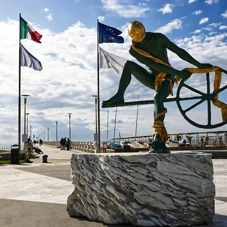 Victor 100m From Sea - Happy Villa Marina di Massa
